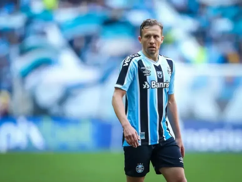 Grêmio anunciou a aposentadoria do volante Lucas Leiva, aos 36 anos, por problemas cardíacos