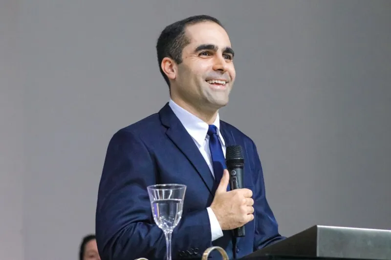 Pastor Leonardo diz que Satanás trabalha para que ninguém siga a Jesus Cristo