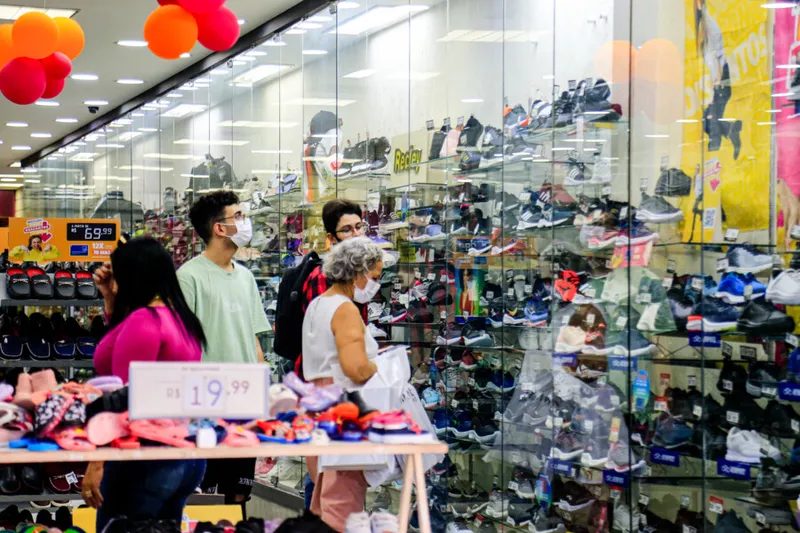Intenção de Consumo das Famílias atinge o maior nível desde março de 2020, diz CNC