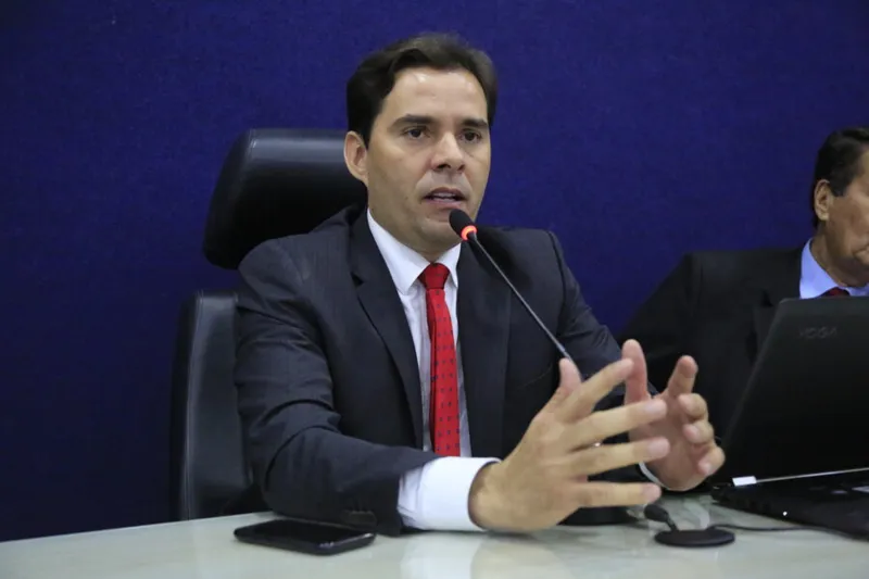 Imagem ilustrativa da imagem KELMANN VAI REASSUMIR MANDATO NA CÂMARA DE MACEIÓ