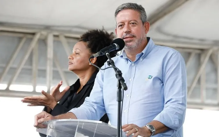 Imagem ilustrativa da imagem LIRA DIZ QUE ATUAÇÃO PARLAMENTAR BENEFICIOU MAIS DE 16 MIL FAMÍLIAS