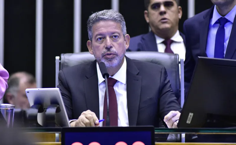 Imagem ilustrativa da imagem LIRA DIZ QUE GOVERNO ENVIARÁ PROJETO DE LEI E MP PARA DEFINIR TAXAÇÃO