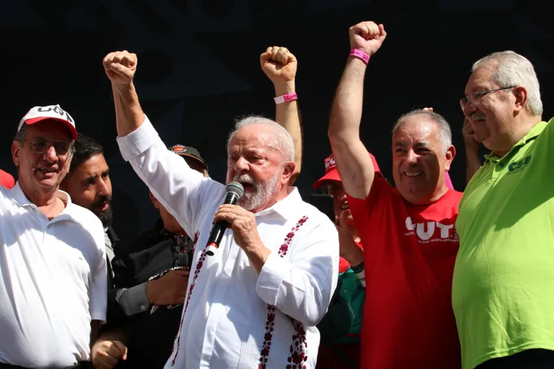 Lula participa do ato dos trabalhadores no Anhangabaú