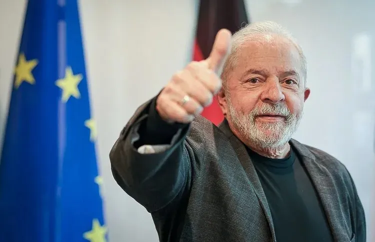 Imagem ilustrativa da imagem LULA DIZ QUE ‘VAI CONTINUAR BATENDO’ NO BC PARA REDUZIR JUROS