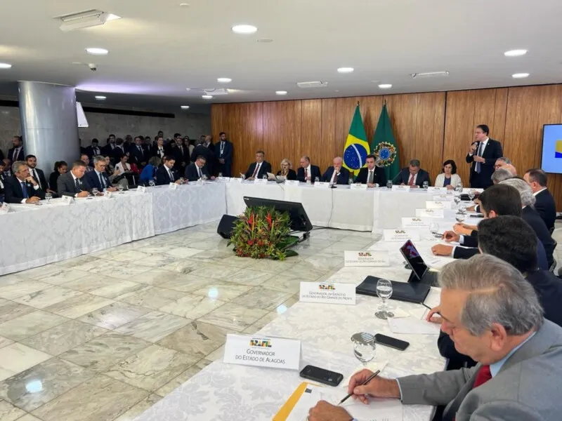 Imagem ilustrativa da imagem LULA: FAMÍLIAS E REDES TÊM RESPONSABILIDADE DE MANTER ESCOLAS SEGURAS