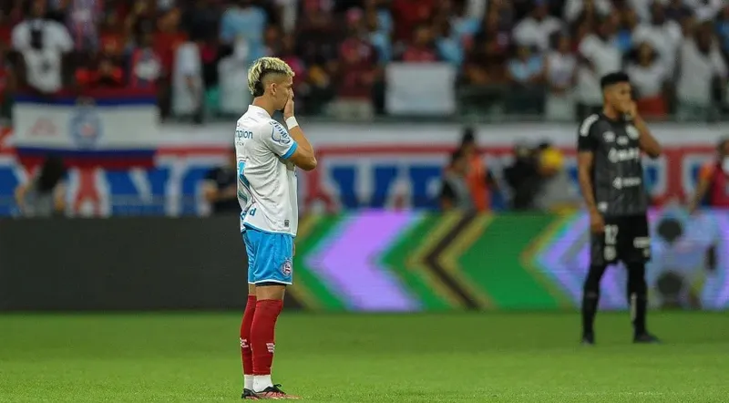 Jogadores de Bahia e Santos protestam contra ponto da Lei do Esporte, durante jogo pela Copa do Brasil
