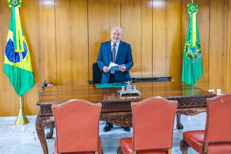 Imagem ilustrativa da imagem LULA VAI À CHINA COM MINISTROS, PARLAMENTARES E 240 EMPRESÁRIOS