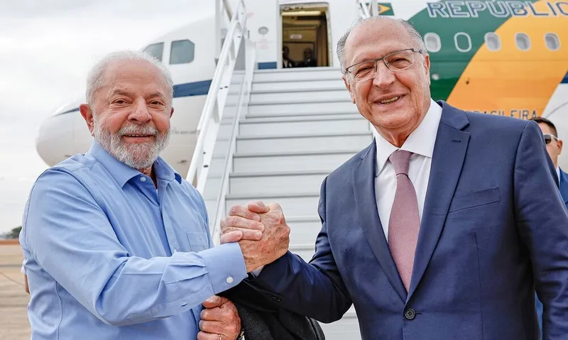 Imagem ilustrativa da imagem LULA VIAJA AO PARAGUAI PARA POSSE DO NOVO PRESIDENTE