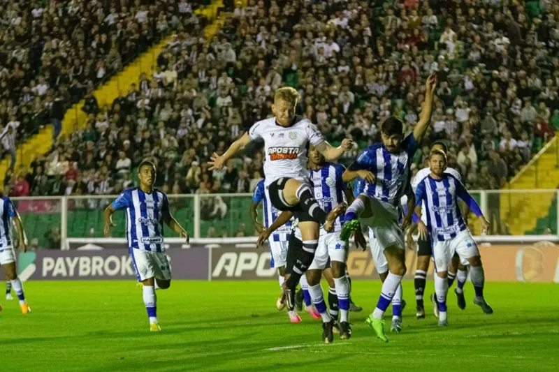 CSA ficou só no empate com sabor de derrota com a Chapecoense, nesse domingo (9)