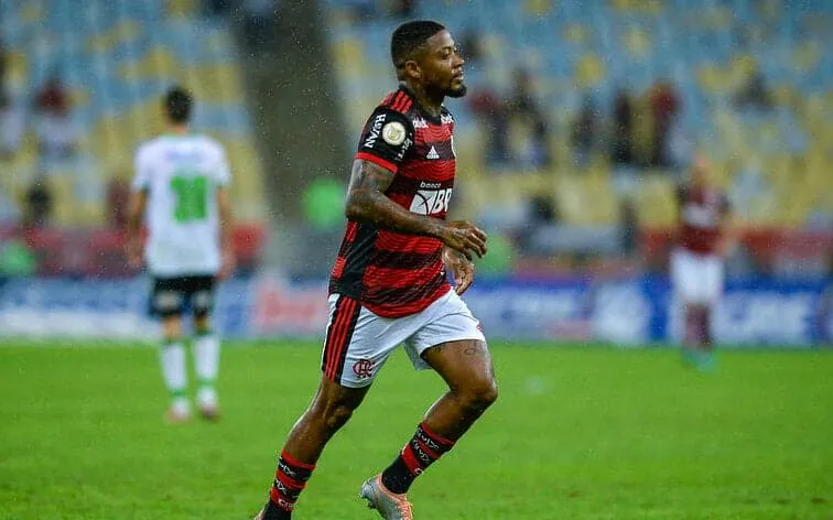 Alagoano Marinho foi reintegrado pelo Flamengo e treina com o grupo de jogadores, nessa quarta-feira (14)
