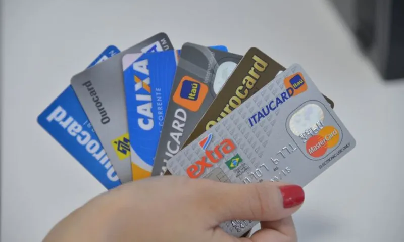 Imagem ilustrativa da imagem MERCADO DE CARTÕES CRESCE 30,9% EM 3 ANOS