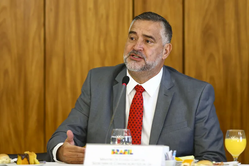 Brasília (DF), 06/04/2023 - O ministro da Secretaria de Comunicação Socia, Paulo Pimenta, durante café da manhã com jornalistas, no Palácio do Planalto.