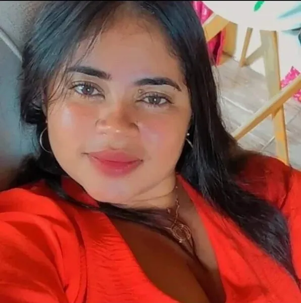 Carolaine foi morta a tiros por engano, em Penedo, no interior de Alagoas, na semana passada