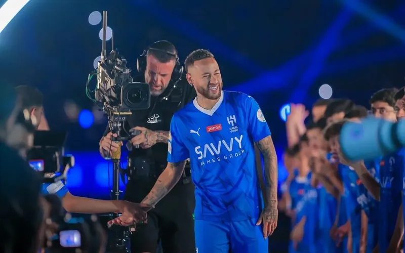 Jornal português "Record" afirmou, na manhã dessa terça (22), que Neymar tem duas lesões em sua coxa