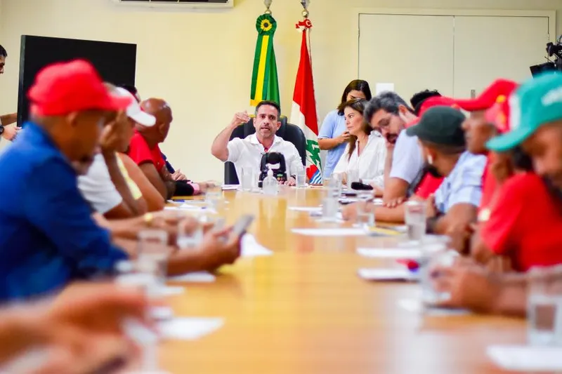 Imagem ilustrativa da imagem PAULO SE REÚNE COM MOVIMENTOS SOCIAIS PARA DISCUTIR ASSENTAMENTOS