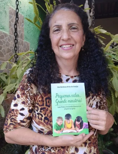 Izia Brito é membro da IB da Concórdia (Recife), idealizadora do Didaktiké Cursos e Recursos e atua há 34 anos como Educadora cristã em Pernambuco, Alagoas e Sergipe