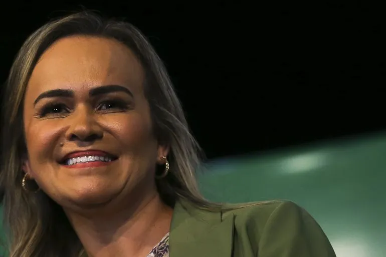 Imagem ilustrativa da imagem PLANALTO PROPÕE SAÍDA HONROSA PARA MINISTRA DO TURISMO