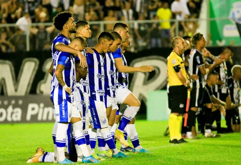 Horas após a eliminação nos pênaltis para o ASA, time azulino foi intimidado durante jantar