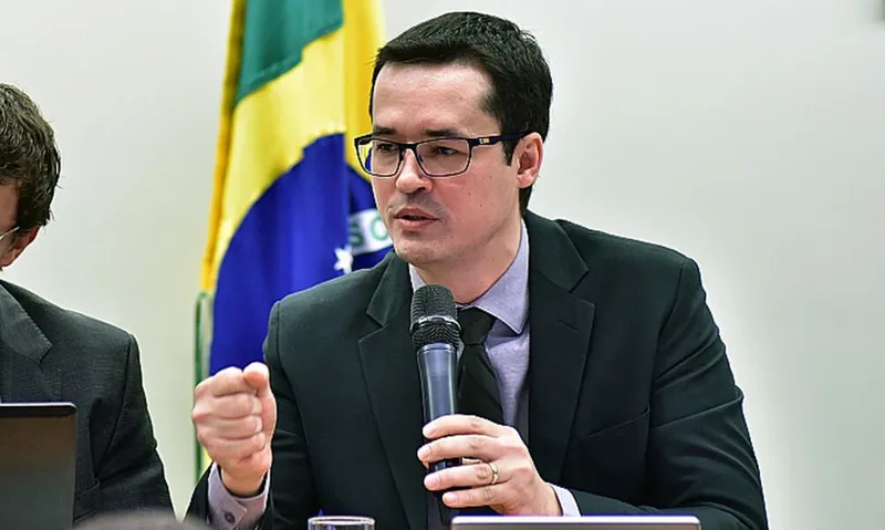 Imagem ilustrativa da imagem POR UNANIMIDADE, TSE CASSA MANDATO DE DELTAN DALLAGNOL
