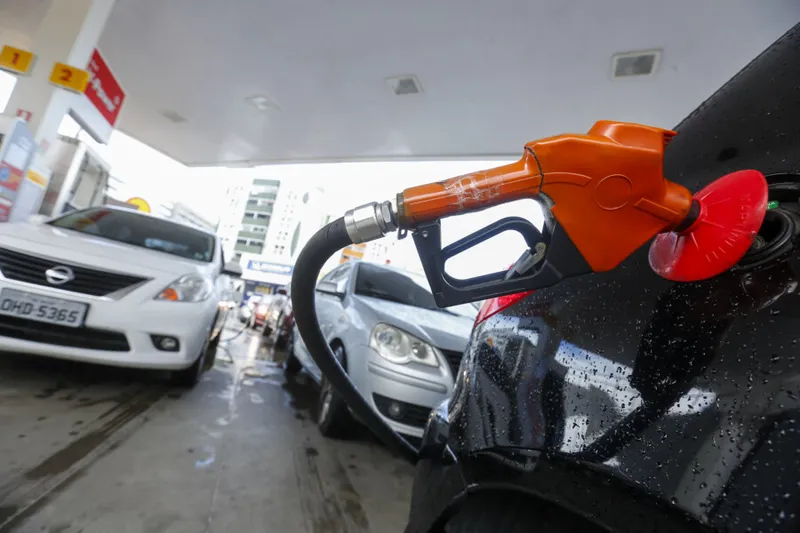 Imagem ilustrativa da imagem PREÇO DA GASOLINA DEVE RECUAR 0,6% EM AL