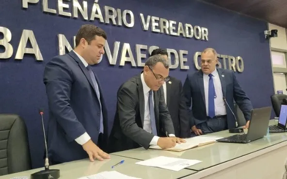 Imagem ilustrativa da imagem RODOLFO BARROS E FÁBIO ROGÉRIO ASSUMEM VAGA NA CÂMARA DE MACEIÓ