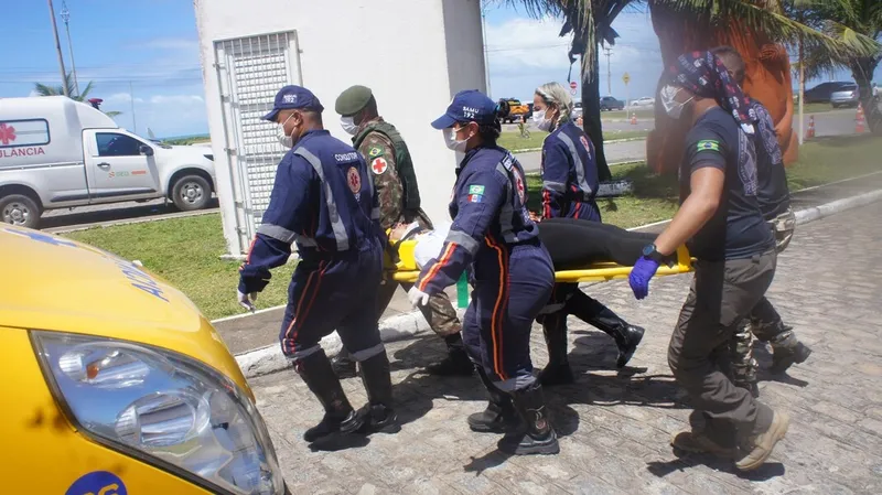 A cena simulada foi um atentado a uma unidade escolar, onde vários alunos foram feridos por um homem armado