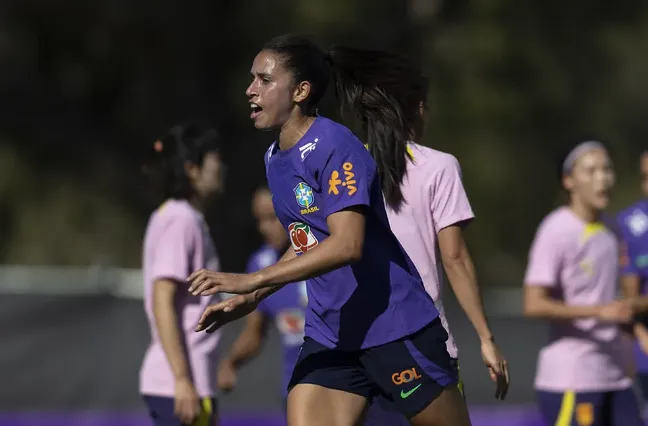 Rafaelle comemora gol marcado pela Seleção Brasileira no jogo-treino contra a China