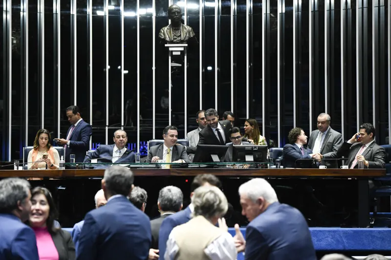 Plenário do Senado Federal durante sessão deliberativa ordinária.

Na ordem do dia, deliberação de autoridades sabatinadas pela Comissão de Relações Exteriores e Defesa Nacional (CRE) e pela Comissão de Constituição, Justiça e Cidadania (CCJ). Plenário ainda pode votar o novo arcabouço fiscal (PLP 93/2023). 

Mesa:
senadora Soraya Thronicke (União-MS);
senador Weverton (PDT-MA); 
senador Omar Aziz (PSD-AM); 
presidente do Senado Federal, senador Rodrigo Pacheco (PSD-MG);
secretário-geral da Mesa do Senado Federal, Gustavo A. Sabóia Vieira;
senador Marcos Rogério (PL-RO); 
vice-presidente do Senado Federal, senador Veneziano Vital do Rêgo (MDB-PB);
senador Rogerio Marinho (PL-RN); 
senador Davi Alcolumbre (União-AP).
 
Foto: Roque de Sá/Agência Senado