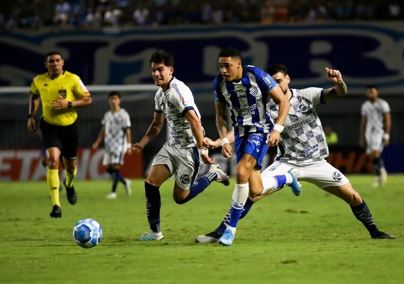 CSA venceu o São José no último jogo disputado no Rei Pelé, no domingo (16), por 2 a 0