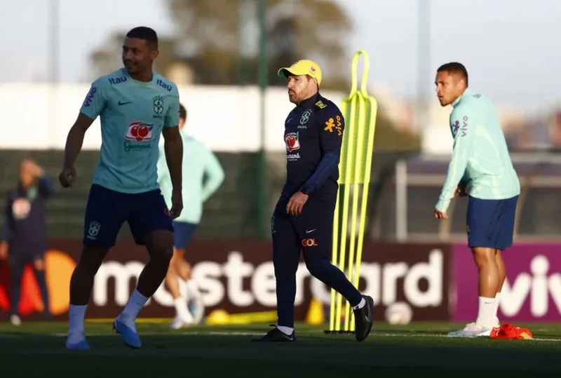 Técnico Ramon Menezes esboçou o time titular para o amistoso do Brasil contra Marrocos, no sábado
