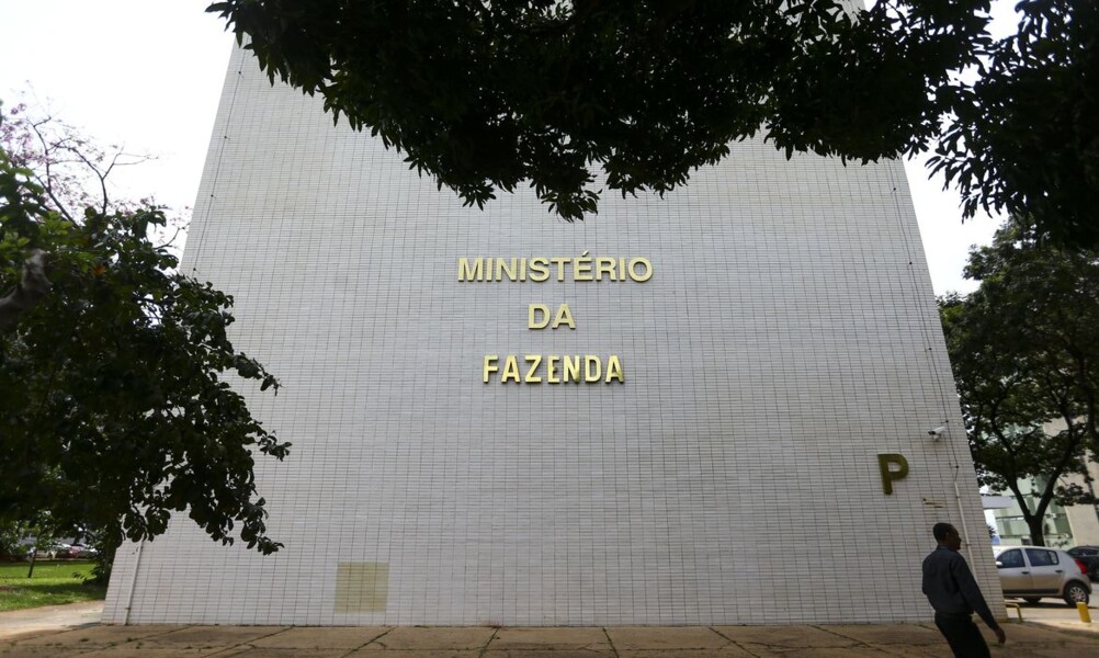 Imagem ilustrativa da imagem PARA CUMPRIR TETO DE GASTOS, GOVERNO DEVE BLOQUEAR R$ 1,7 BILHÃO