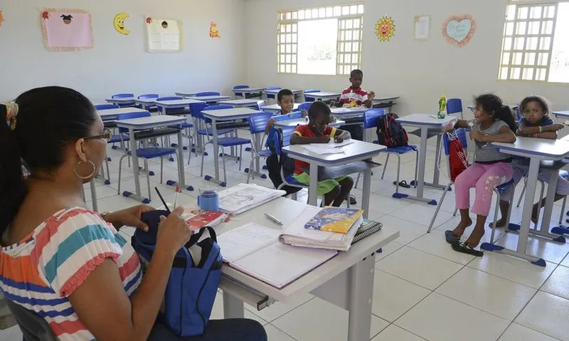 Imagem ilustrativa da imagem 30% DOS PROFESSORES DE MACEIÓ SE AFASTARAM PARA CUIDAR DA SAÚDE