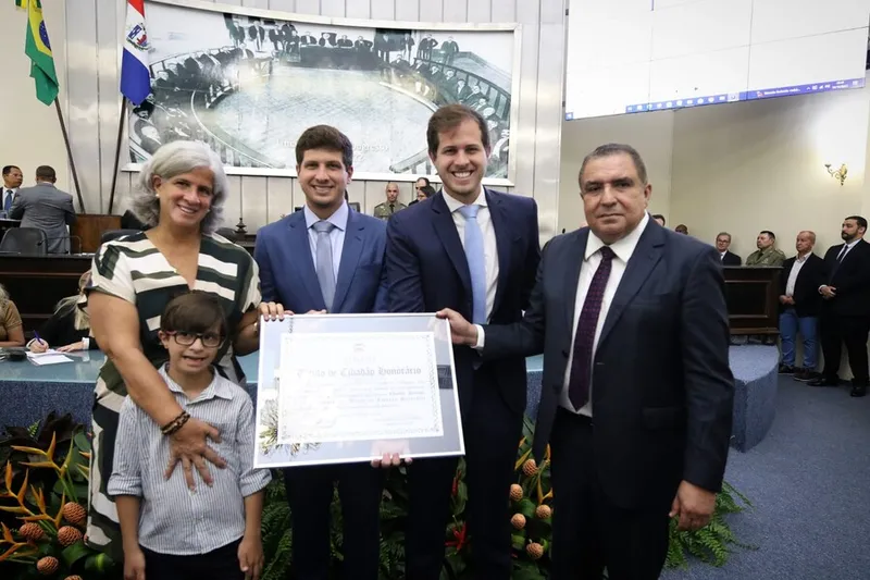Imagem ilustrativa da imagem ALE HOMENAGEIA EDUARDO CAMPOS COM TÍTULO DE CIDADÃO ALAGOANO