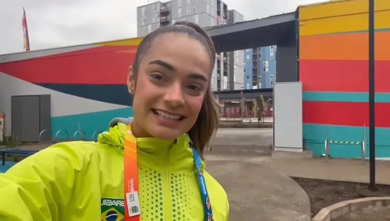 A jovem Bárbara Galvão é alagoana e conquistou o ouro na prova de conjunto da Ginástica Rítmica