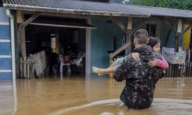 Imagem ilustrativa da imagem CICLONE PROVOCA QUATRO MORTES NO RIO GRANDE DO SUL