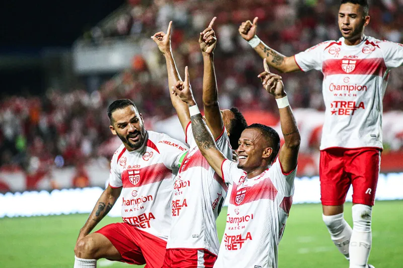 Com gols de Bruno (2x), Lucas Lima, Léo Pereira, Alemão e João Paulo, Galo atropelou o Leão