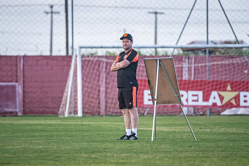 Técnico Daniel Paulista terá a semana cheia para preparar o elenco regatiano