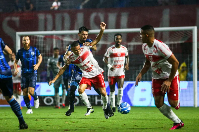 Galo pode ajudar a rebaixar o Tubarão para a Série C do Campeonato Brasileiro
