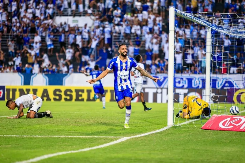Rodrigo Rodrigues viveu momento importante com a camisa azulina e pode render grana aos cofres do CSA