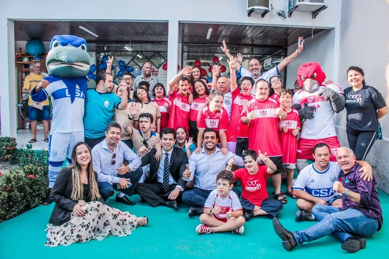 CSA e CRB estiveram unidos durante evento das crianças do Instituto Amor 21, promovido pelo SINDAV/AL