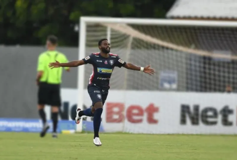 Lucas Grafite passou por diversos clubes do futebol do Sul e terá sua primeira experiência no Nordeste