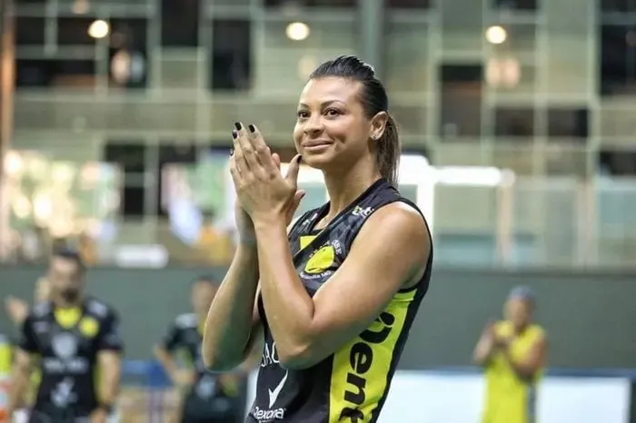 Ex-jogadora de vôlei, Walewska Moreira de Oliveira morreu aos 43 anos, em São Paulo, após cair do 17º andar