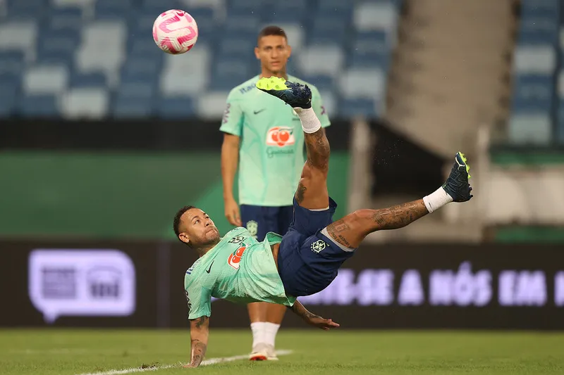 Seleção Brasileira treinou já com a presença de Neymar, visando ao jogo contra Venezuela