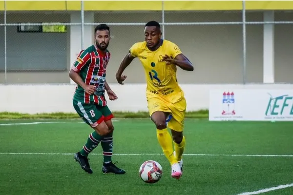 Diego Porfírio (à dir) tem os direitos ligados ao Aliança, mas estava emprestado ao Coritiba na época do ocorrido