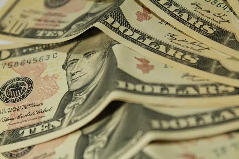 Imagem ilustrativa da imagem DÓLAR FECHA NO MAIOR VALOR DESDE MARÇO