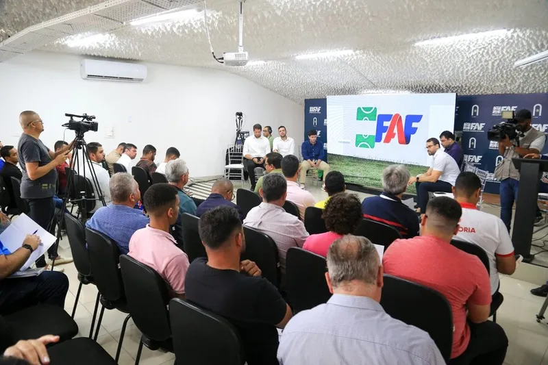 Encontro entre imprensa, dirigentes e federação aconteceu no auditório do Estádio Rei Pelé