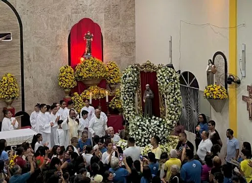 Fiéis católicos celebraram a fé e a solidariedade na festa de São Francisco de Assis, no Santos Dumont, em Maceió