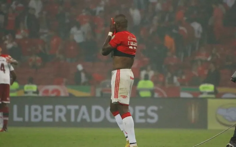 Atacante Valencia, do Inter-RS, foi alvo de racismo, após a eliminação do time para o Fluminense, na Libertadores