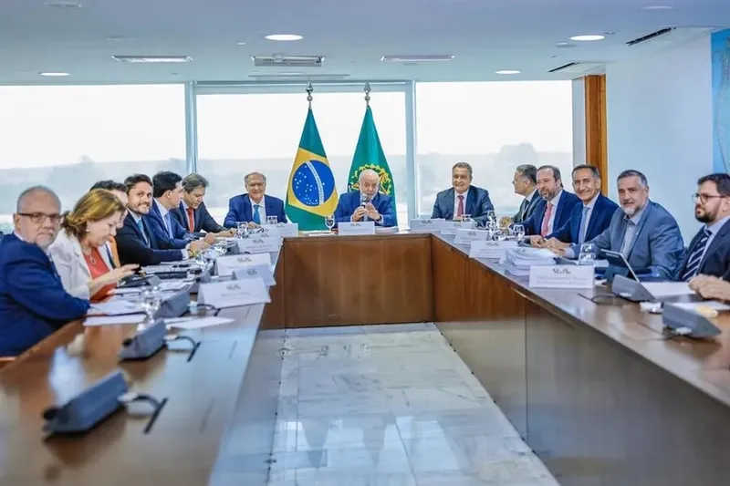 Imagem ilustrativa da imagem LULA DIZ QUE ‘DINHEIRO BOM É DINHEIRO TRANSFORMADO EM OBRA’
