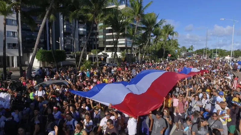 Em outras edições da Marcha para Jesus, muitos cristãos exaltaram o nome de Deus durante o percurso, em Maceió